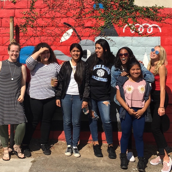 Meet your Posher - Picture 5 of 6